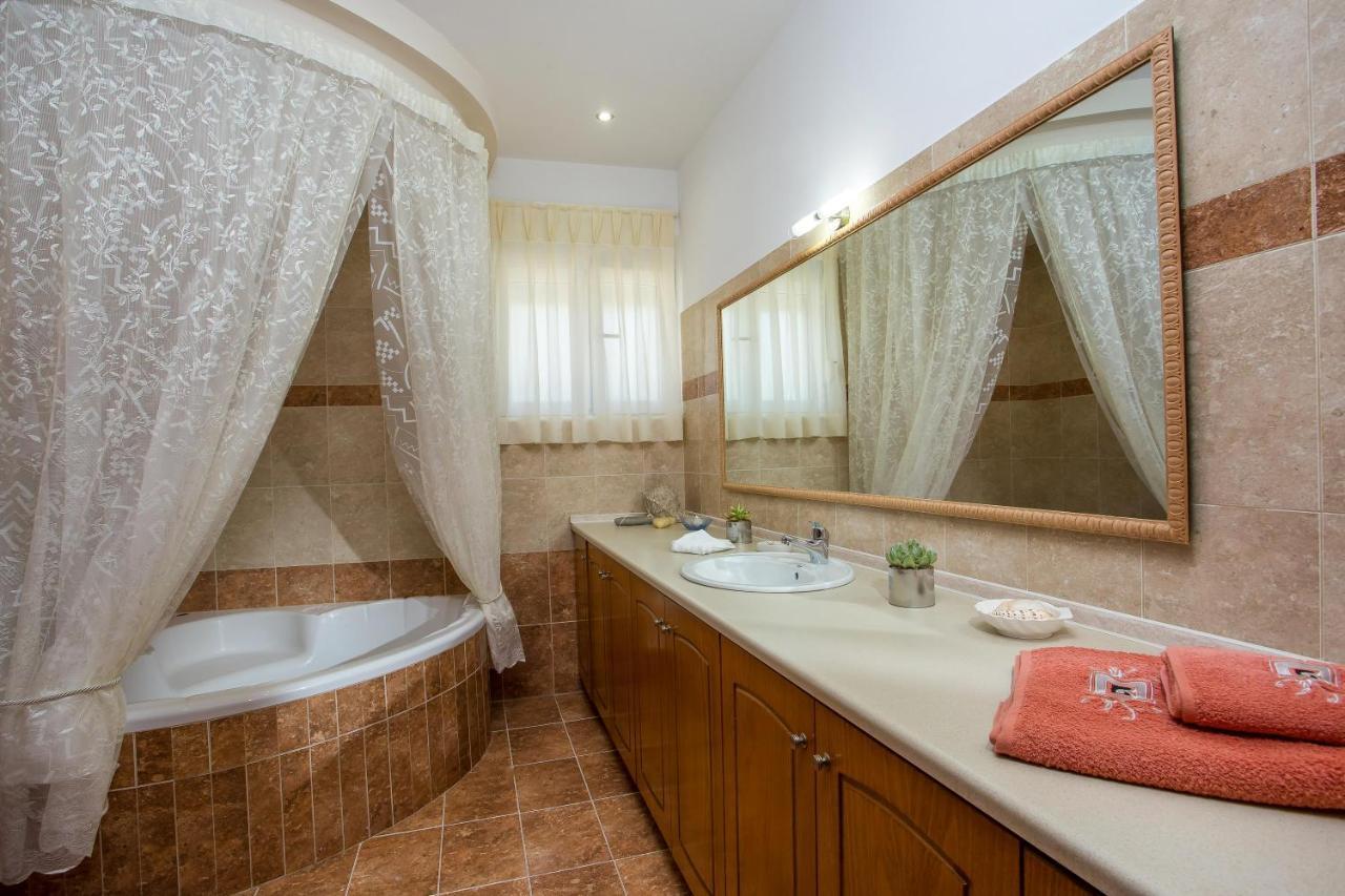 Villa Linda Tsambika *